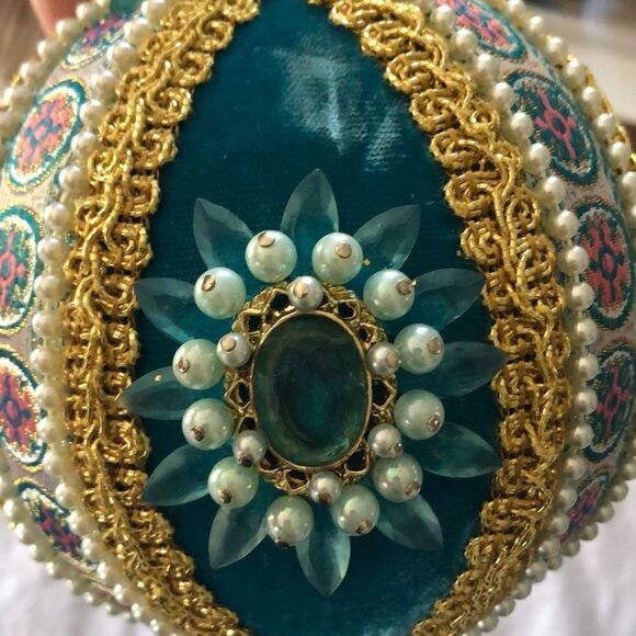 Large Vintage velvet push pin ornament handmade - Picture 2 of 4